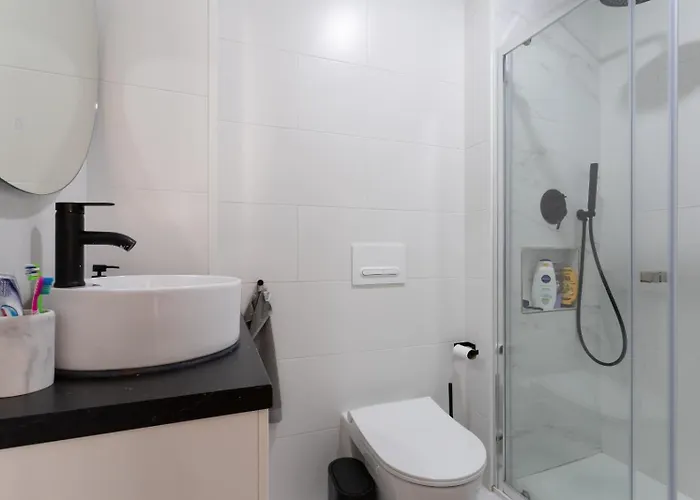 Experience Like A Local * Lizbona